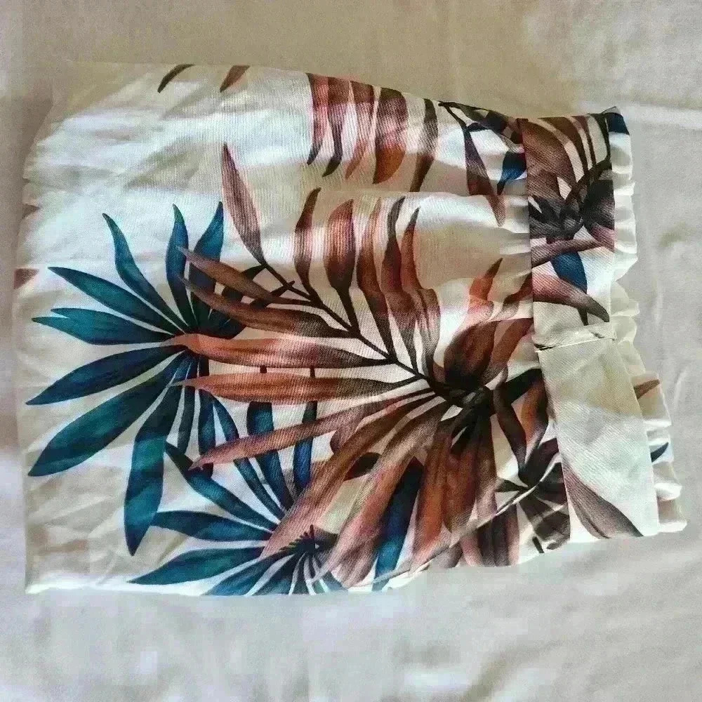Shein outfit! 1 pair of shorts with 2 tops. Women's 1x - Picture 15 of 16